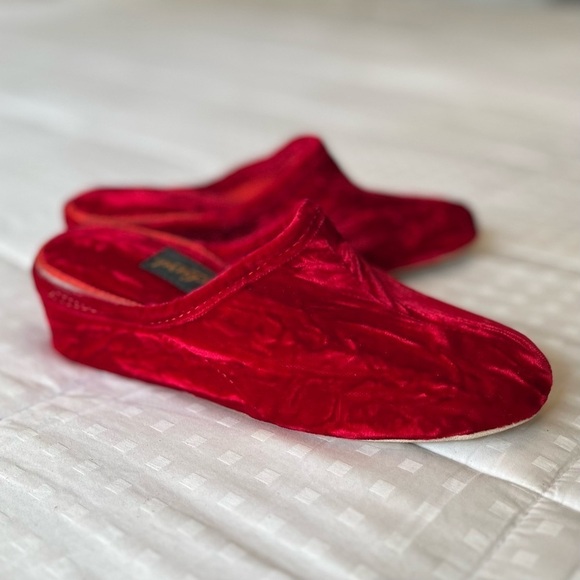 Vintage Shoes - Vintage Red Velvet Velour Packard Wedge Slippers Size 5